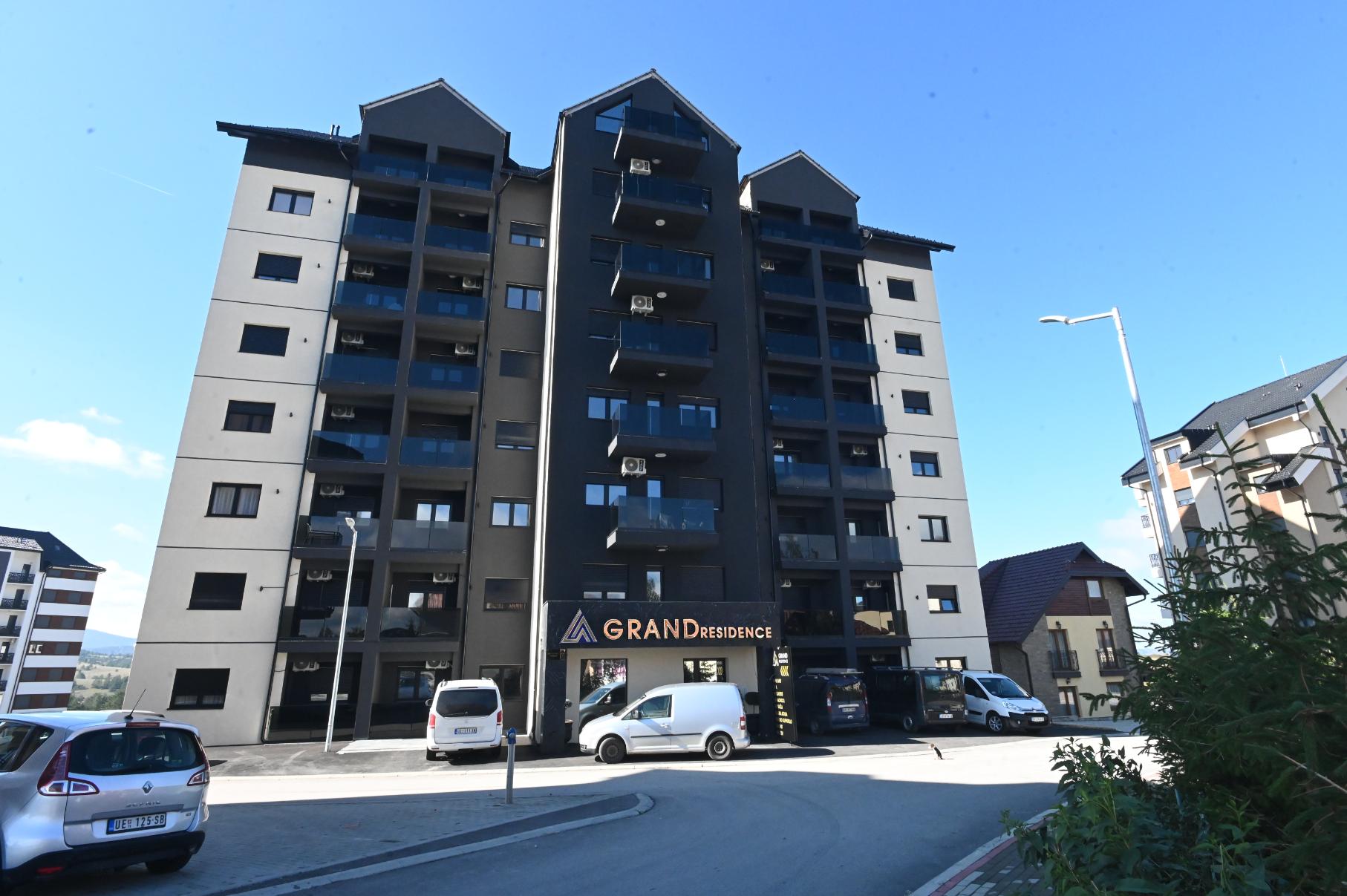 Apartman u zgradi sa bazenom - Stan - Prodaja - Zlatibor, Obudojevica