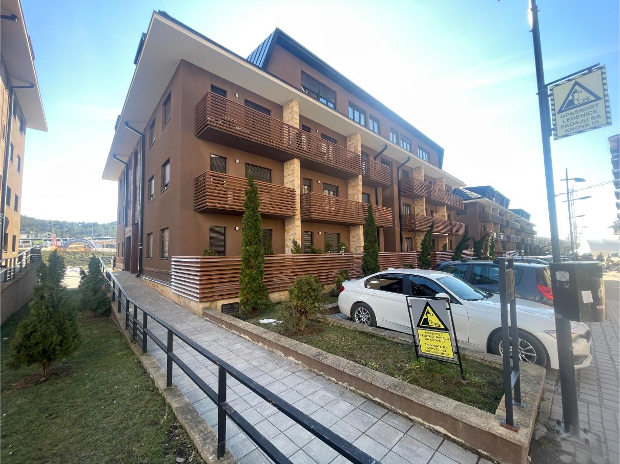 Stan u centru sa garažom - Stan - Prodaja - Zlatibor